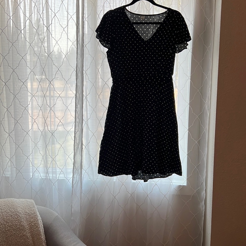 Old Navy - cute black/white polka dot dress, like new.